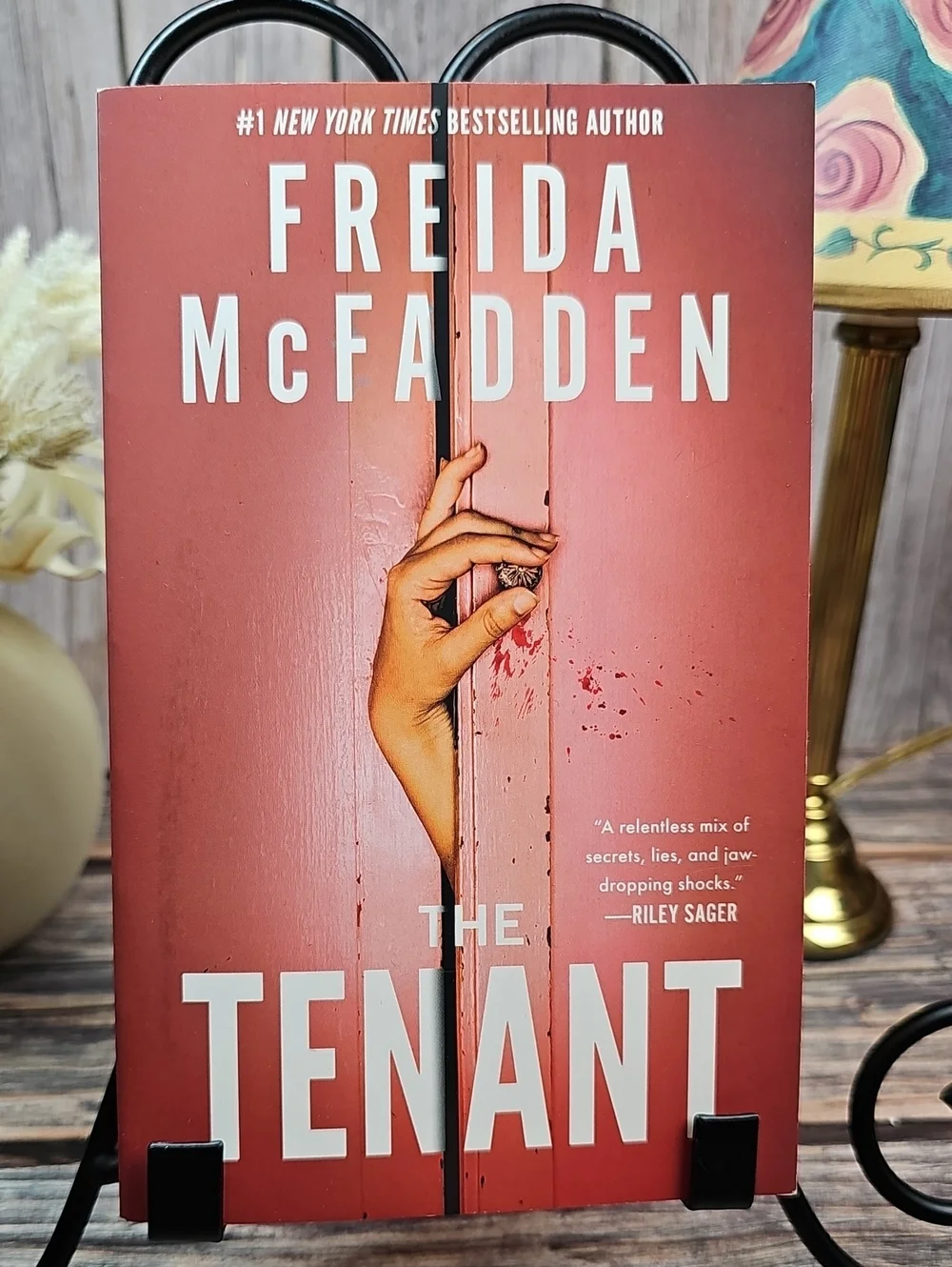 FREIDA McFADDEN THE TENANT PAPERBACK BOOK